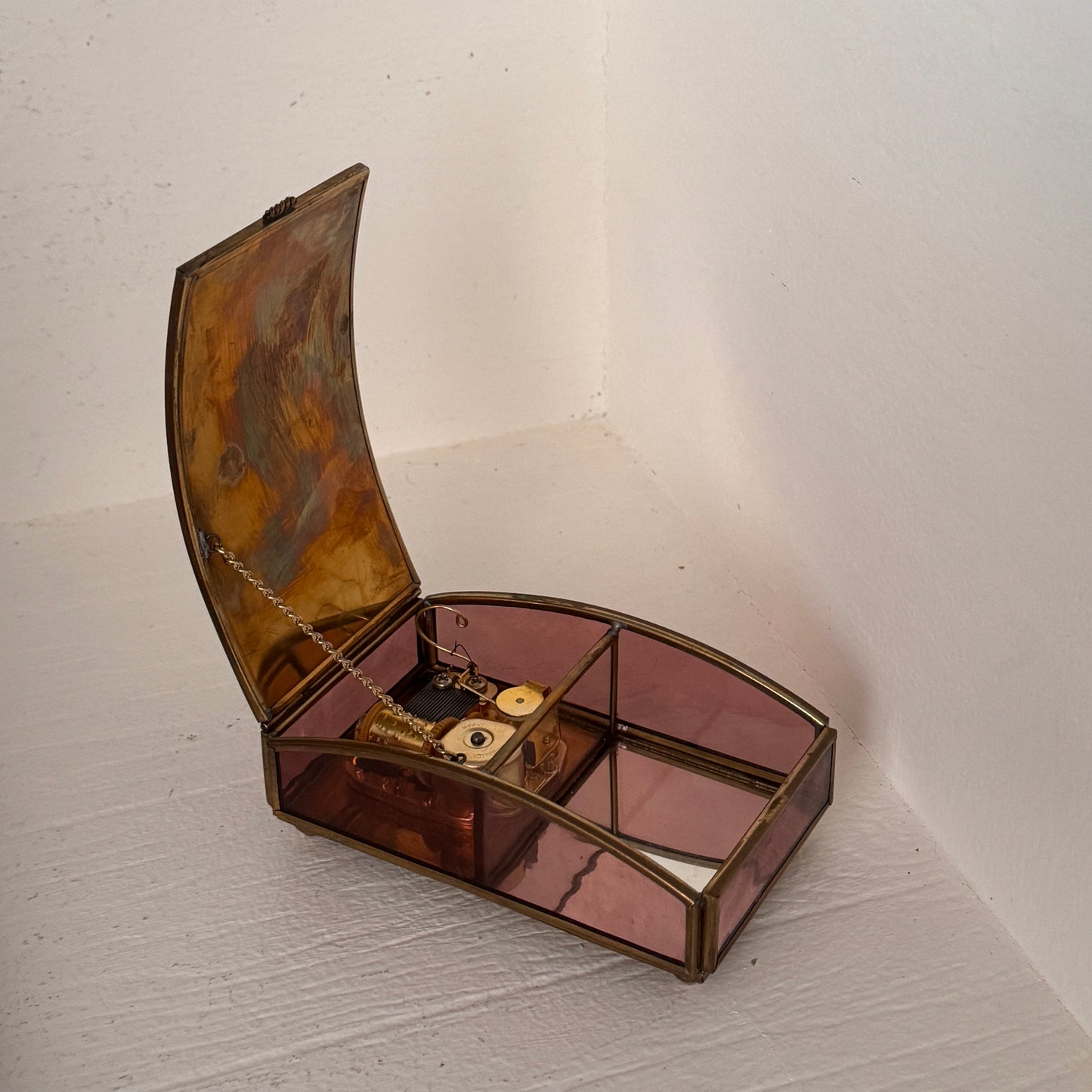 Vintage Angel Music Box with Violin Cherub Lid – Curved Glass & Brass Tone Trinket Box – “Waltz of the Flowers”