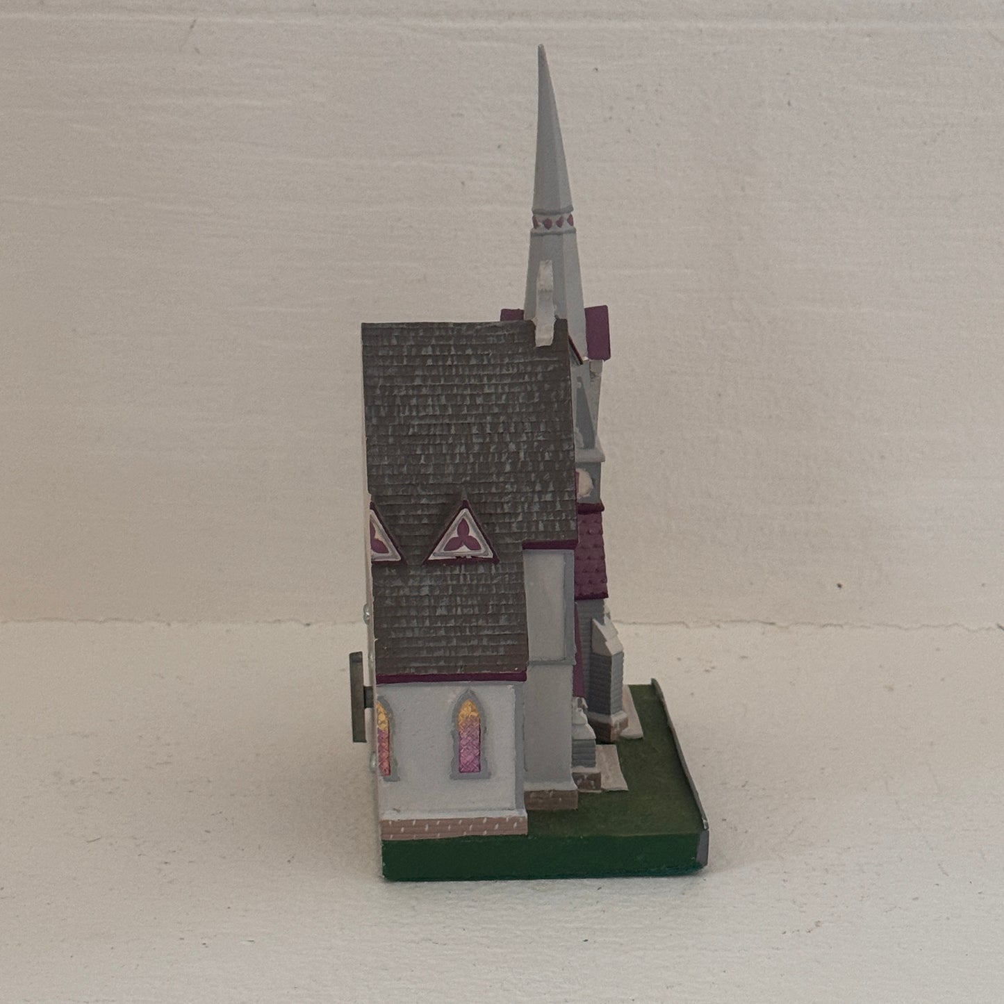 Vintage Lefton China Church Music Box – Plays “Ave Maria” – 1995 Lighted Chapel Figurine