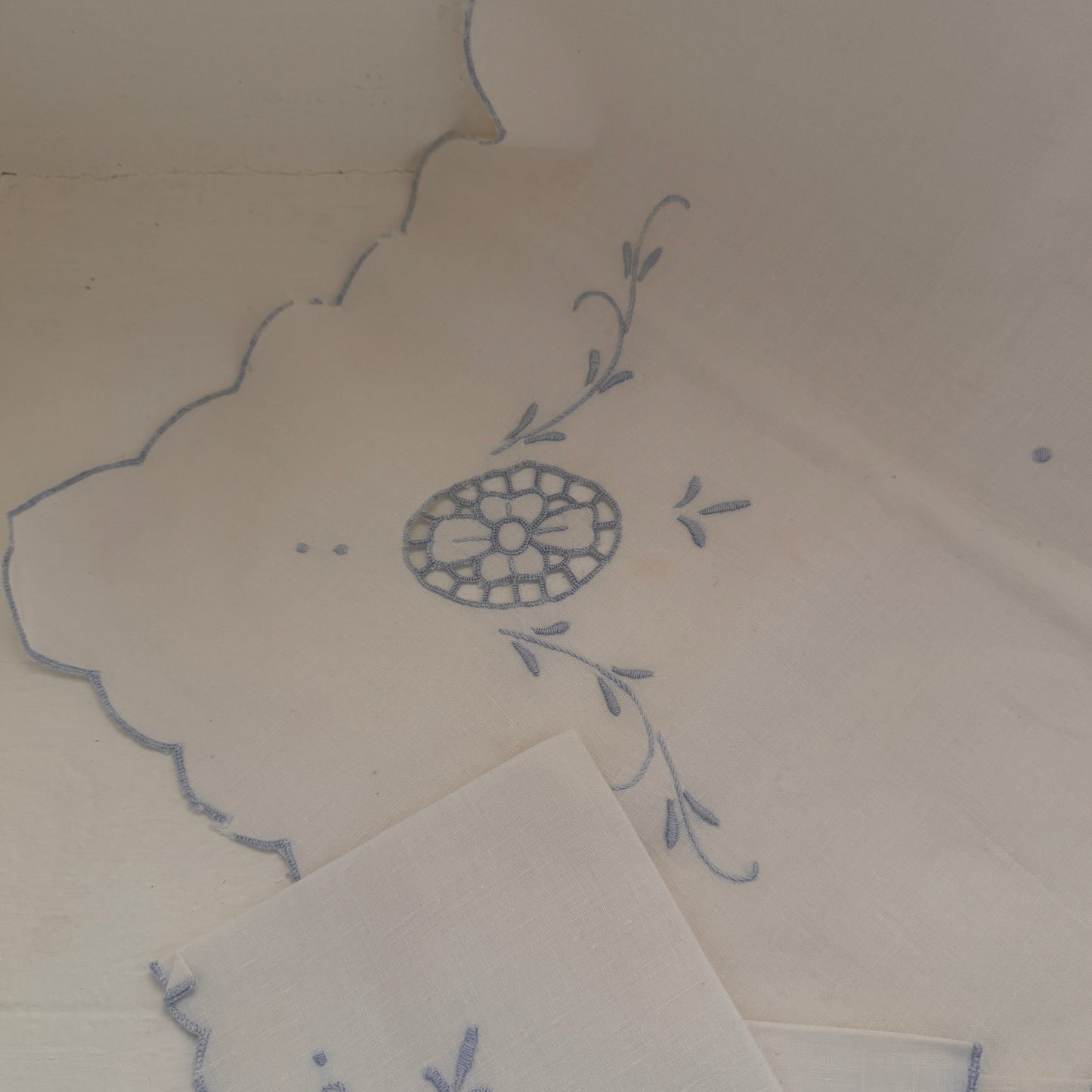 Vintage Embroidered Table Topper & 4 Matching Napkins | Blue Floral Linen Set