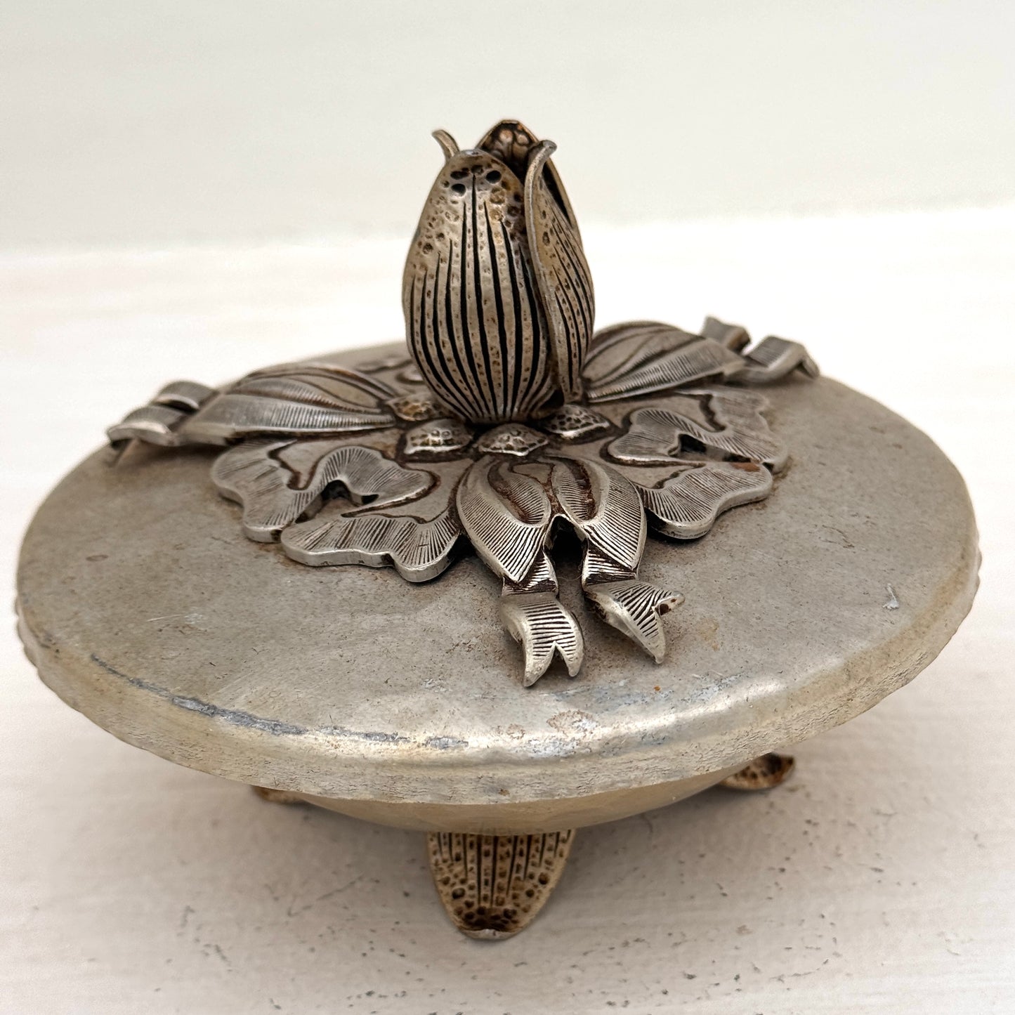Vintage Hammered Silver Tone Tulip Trinket Dish w/ Lid – Hand Wrought 452