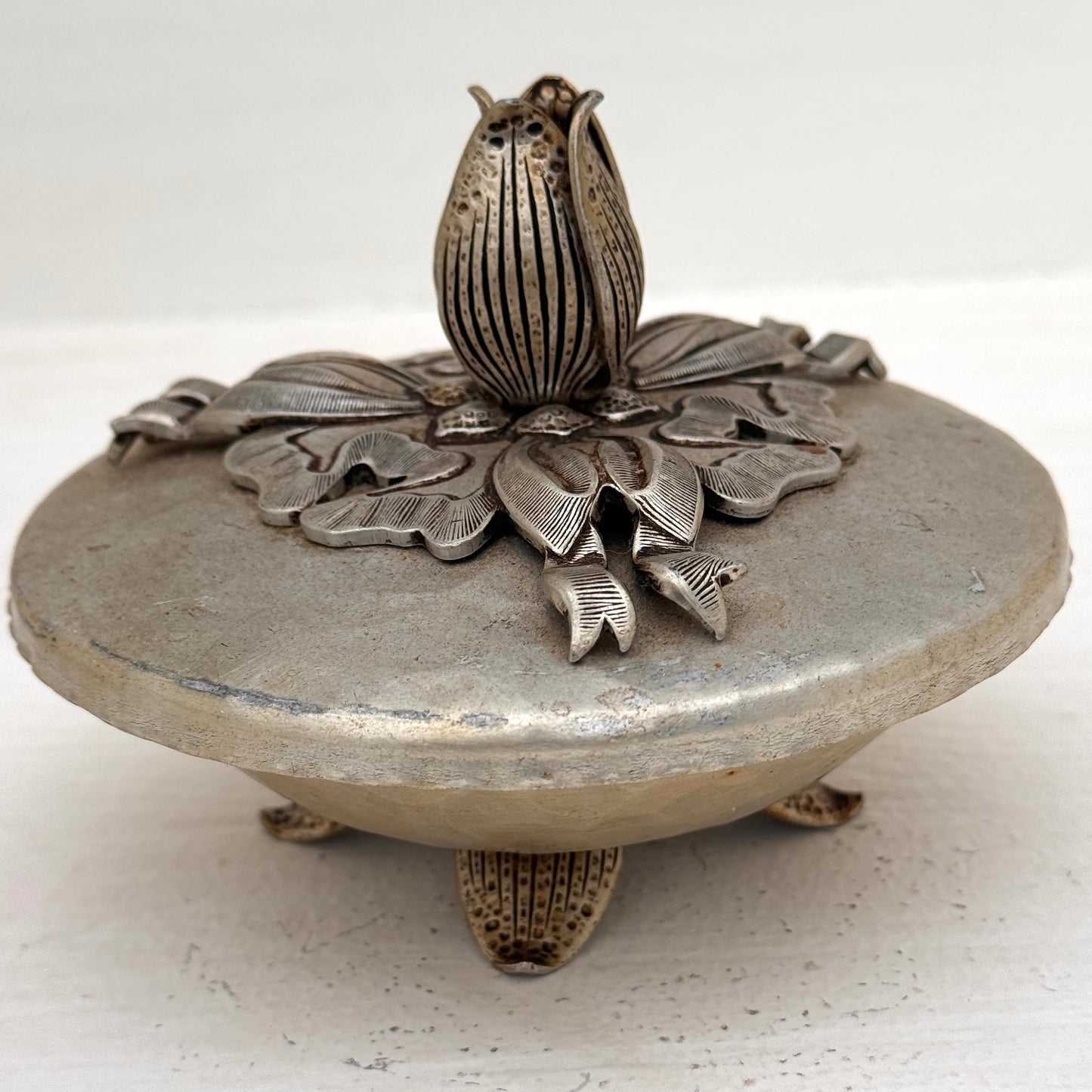 Vintage Hammered Silver Tone Tulip Trinket Dish w/ Lid – Hand Wrought 452