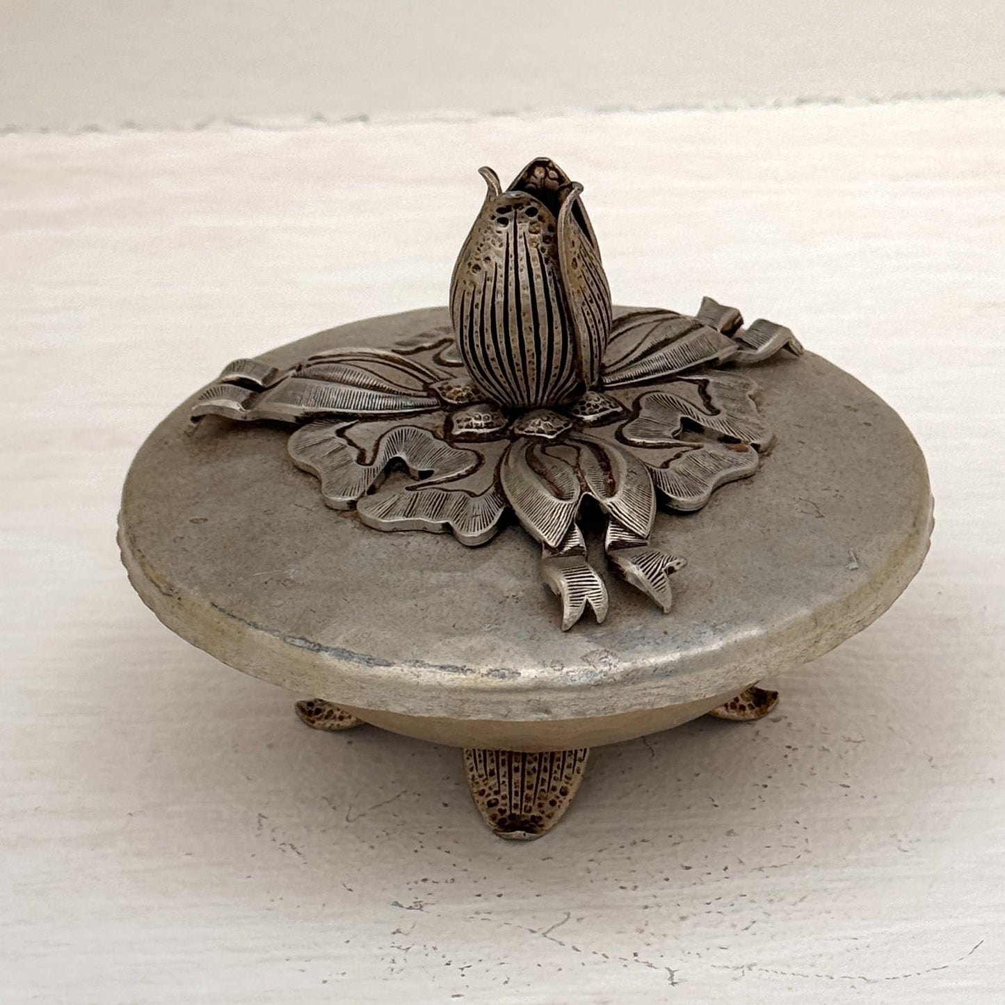 Vintage Hammered Silver Tone Tulip Trinket Dish w/ Lid – Hand Wrought 452