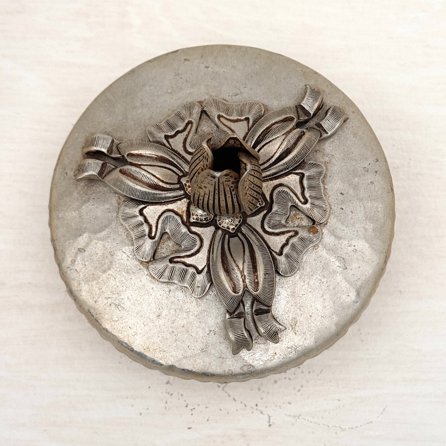 Vintage Hammered Silver Tone Tulip Trinket Dish w/ Lid – Hand Wrought 452