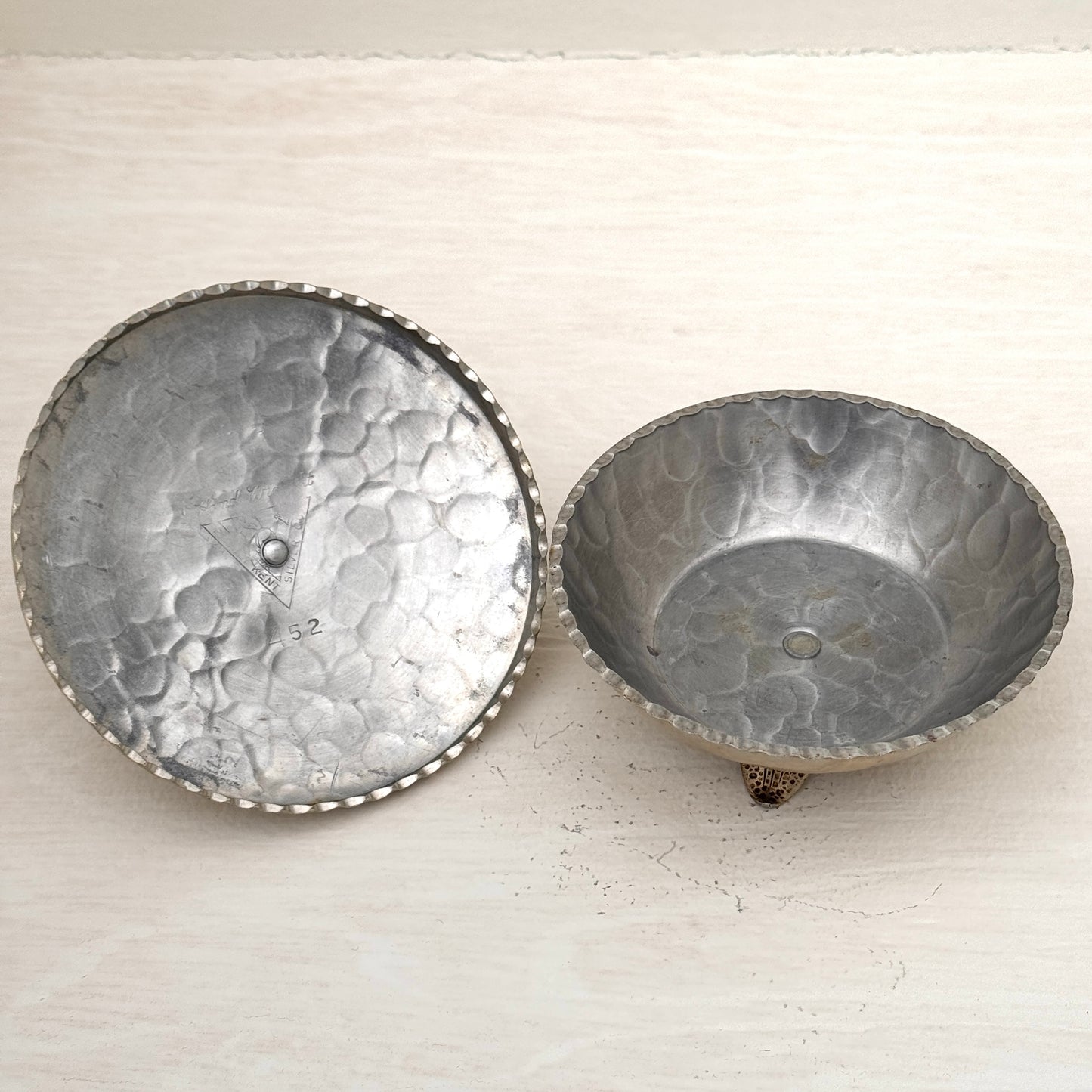 Vintage Hammered Silver Tone Tulip Trinket Dish w/ Lid – Hand Wrought 452